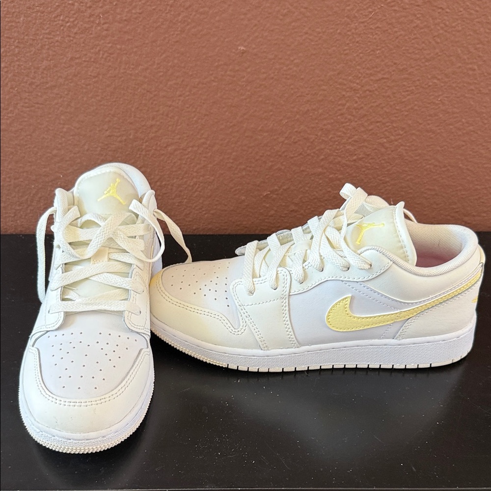 Jordan Shoes in Cream and Yellow. Kids 5.5/Women’s 7.5